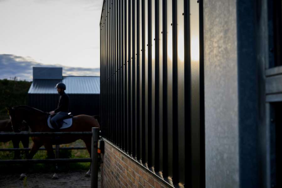 Elegante Gestaltung von Dächern und Fassaden, Nibevej 225, Frejlev, Aalborg,